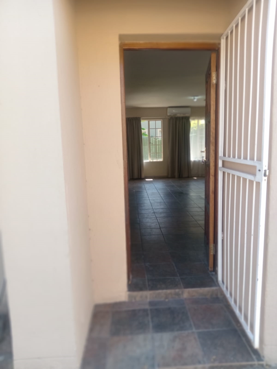 To Let 3 Bedroom Property for Rent in Waterval East North West